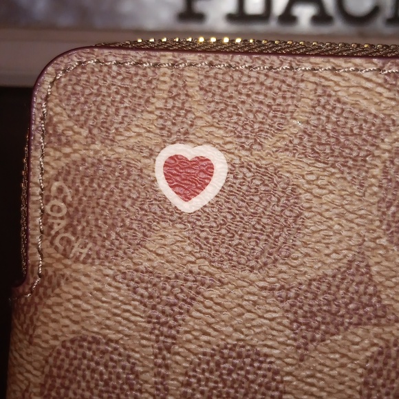 COACH NWT WITH STICKERS WRISTLET - Picture 9 of 13